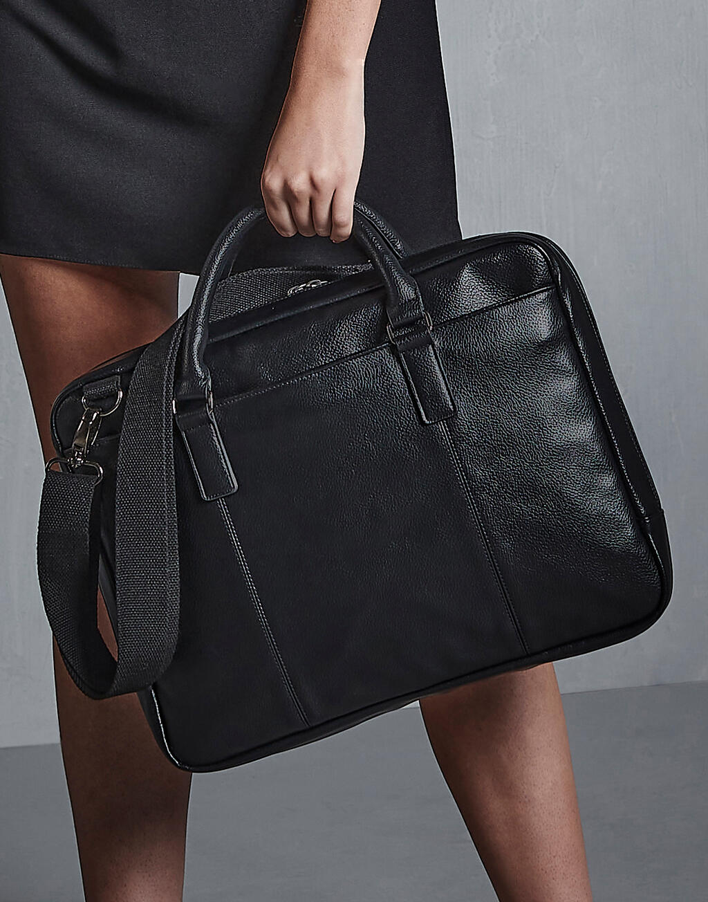 083_30_101_m-2022_01.jpg NuHide™ Slimline Laptop Brief - Image 1