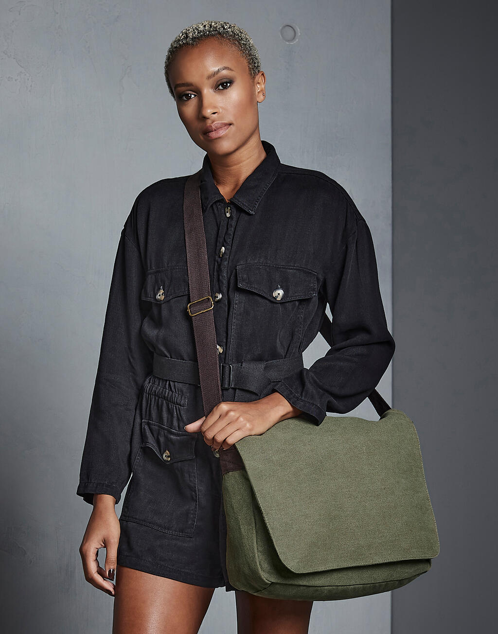 601_30_516_m-2022_02.jpg Vintage Canvas Despatch Bag - Image 1