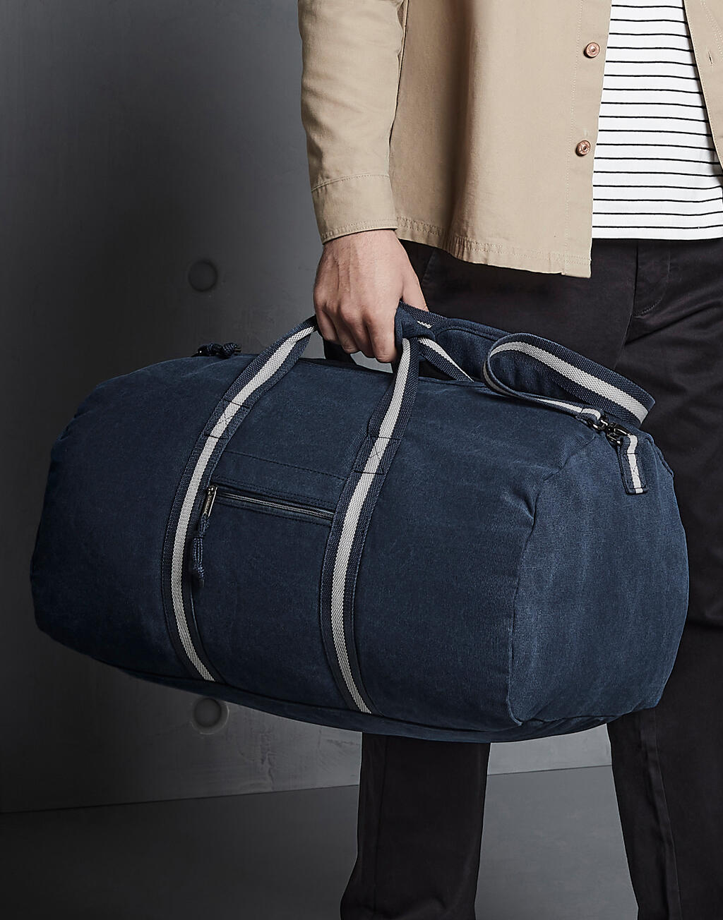 613_30_211_m-2022_02.jpg Vintage Canvas Holdall - Image 1