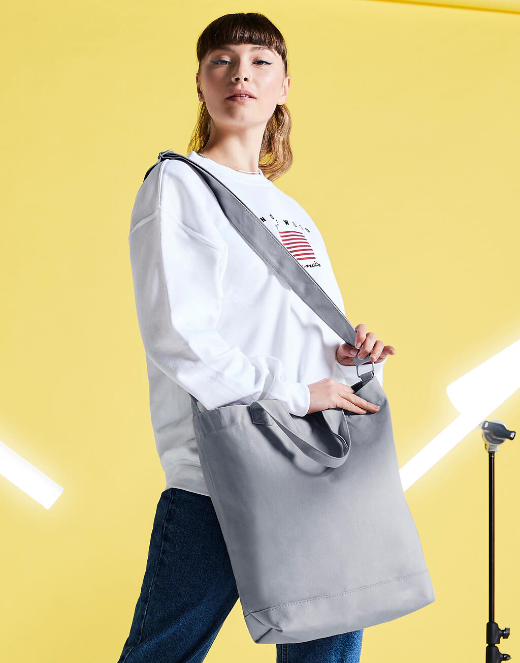 626_29_138_m-2022_01.jpg Canvas Day Bag - Image 1