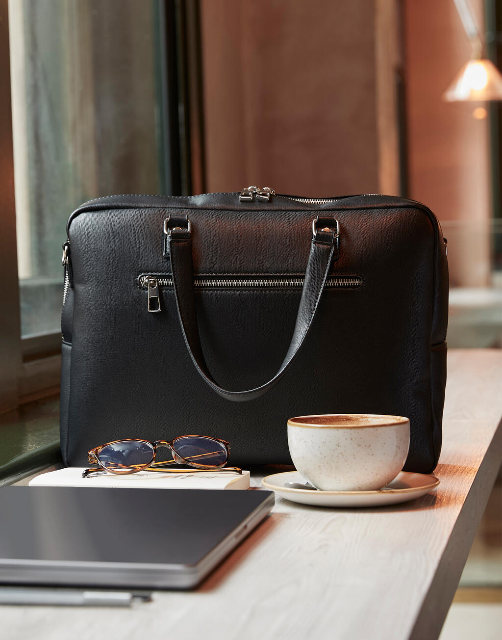 915_30_101_m-2024_02.jpg Tailored Luxe Briefcase - Image 1