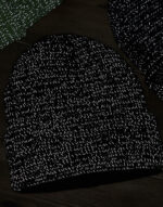 Czapka z nićmi odblaskowymi - obrazek 3