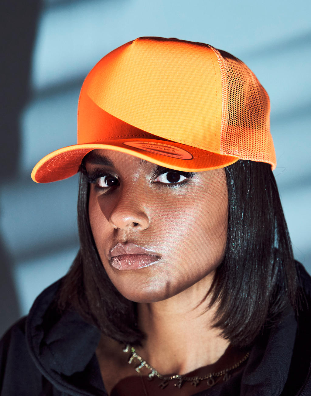 621_68_405_m-2023_01.jpg Czapka z daszkiem Neon Retro Trucker - obrazek 1