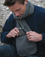 Szalik z polaru z kieszonką - obrazek 2