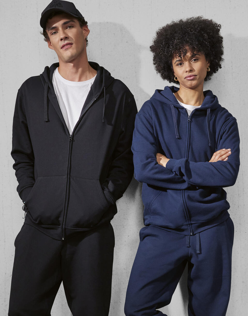 234_42_101_m-2024_01.jpg Bluza na zamek z kapturem ID.224 - obrazek 1